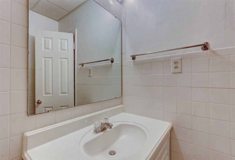 0 , 0 ,1 BathroomBathrooms,Multi-family,Duplex,Duck,1,127047