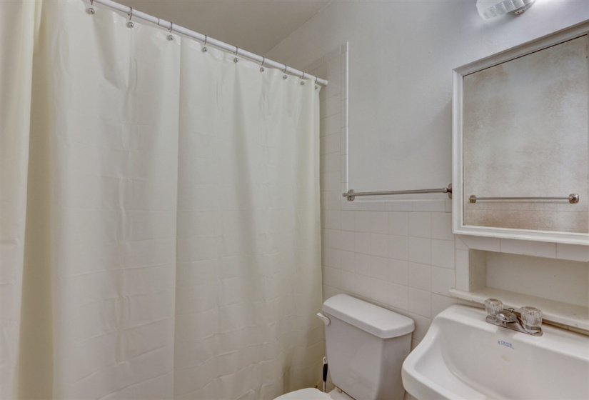 0 , 0 ,1 BathroomBathrooms,Multi-family,Duplex,Duck,1,127047