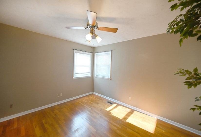 3 Bedrooms Bedrooms, 0 ,1 BathroomBathrooms,Residential,Single Family,Grandview,1,133283