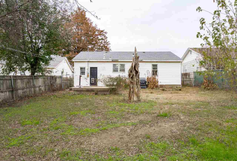 3 Bedrooms Bedrooms, 0 ,1 BathroomBathrooms,Residential,Single Family,Broadway,1,133284