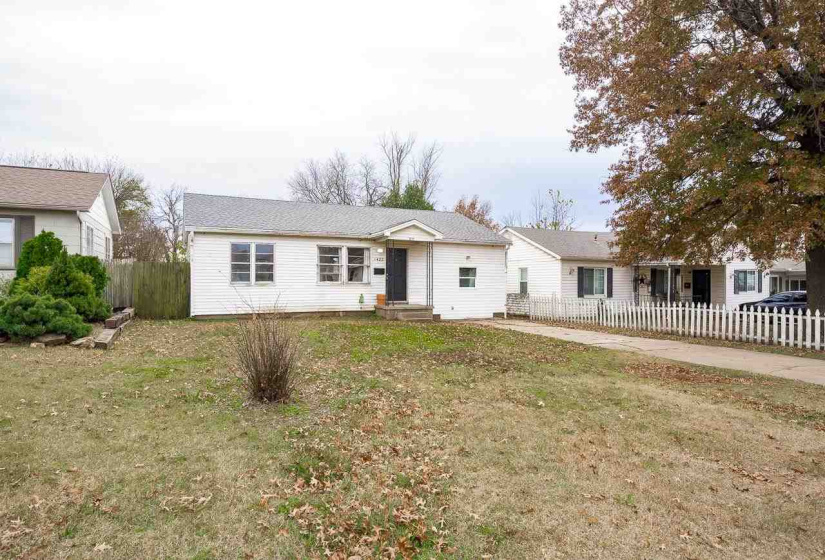 3 Bedrooms Bedrooms, 0 ,1 BathroomBathrooms,Residential,Single Family,Broadway,1,133284