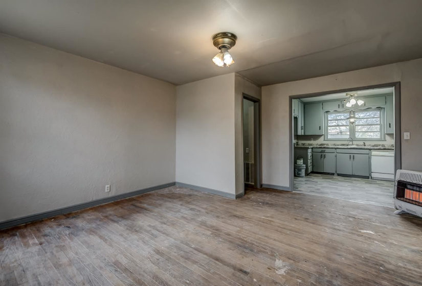 3 Bedrooms Bedrooms, 0 ,1 BathroomBathrooms,Residential,Single Family,Broadway,1,133284