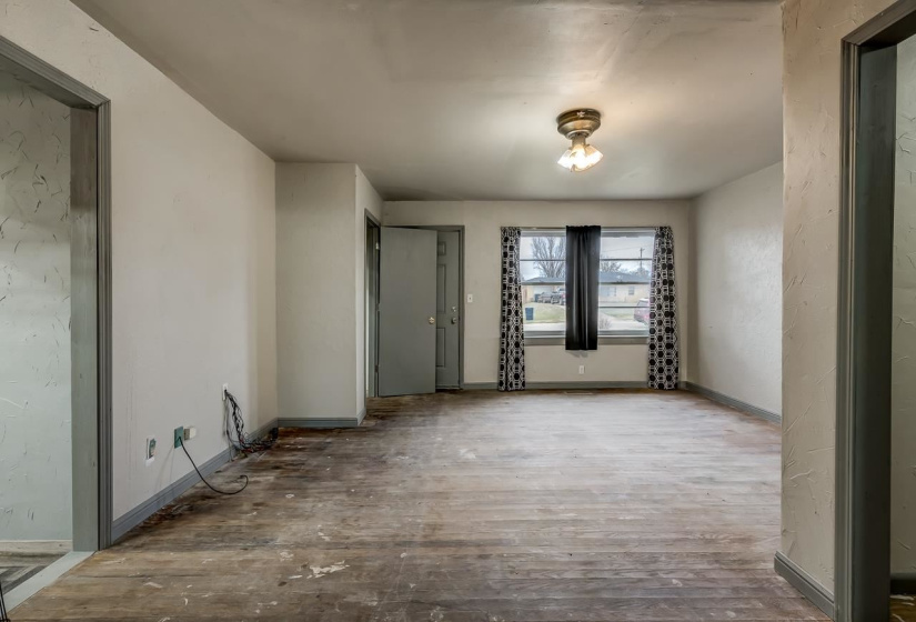 3 Bedrooms Bedrooms, 0 ,1 BathroomBathrooms,Residential,Single Family,Broadway,1,133284