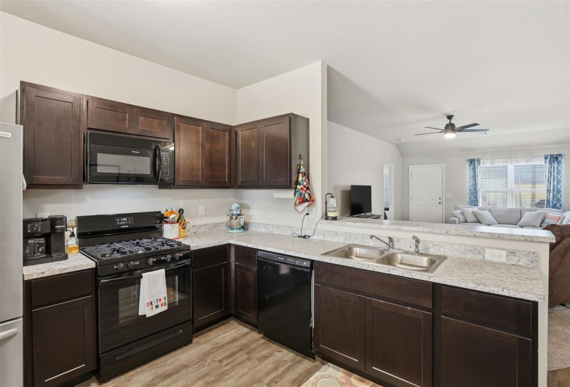 4 Bedrooms Bedrooms, 0 ,2 BathroomsBathrooms,Residential,Single Family,Kinder Wells,1,133289