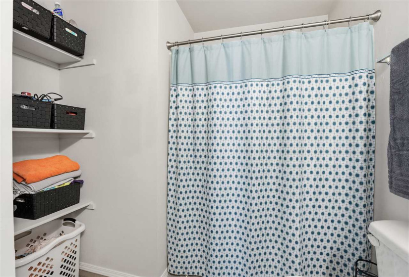 4 Bedrooms Bedrooms, 0 ,2 BathroomsBathrooms,Residential,Single Family,Kinder Wells,1,133289