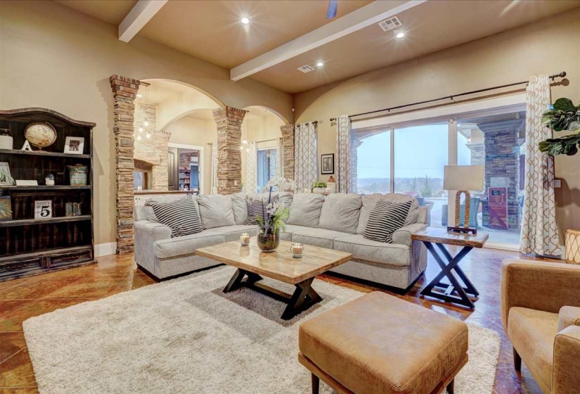 7 Bedrooms Bedrooms, 0 ,5 BathroomsBathrooms,Residential,Single Family,Laguna,1.5,133290