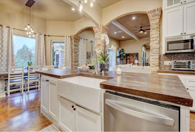 7 Bedrooms Bedrooms, 0 ,5 BathroomsBathrooms,Residential,Single Family,Laguna,1.5,133290