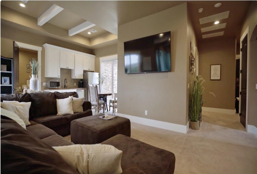 7 Bedrooms Bedrooms, 0 ,5 BathroomsBathrooms,Residential,Single Family,Laguna,1.5,133290