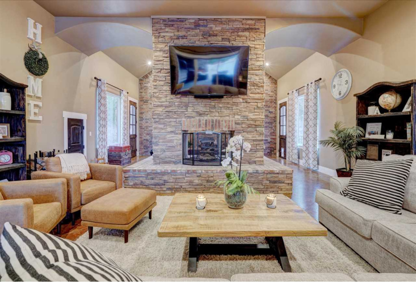 7 Bedrooms Bedrooms, 0 ,5 BathroomsBathrooms,Residential,Single Family,Laguna,1.5,133290