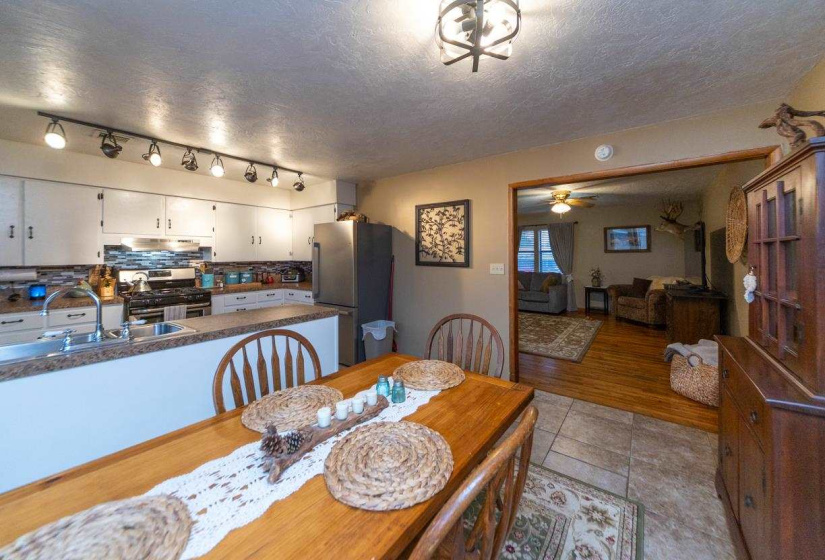 2 Bedrooms Bedrooms, 0 ,1 BathroomBathrooms,Residential,Single Family,3rd,1,133294