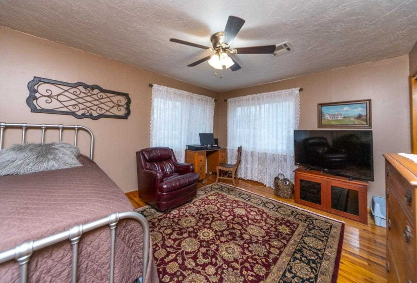 2 Bedrooms Bedrooms, 0 ,1 BathroomBathrooms,Residential,Single Family,3rd,1,133294