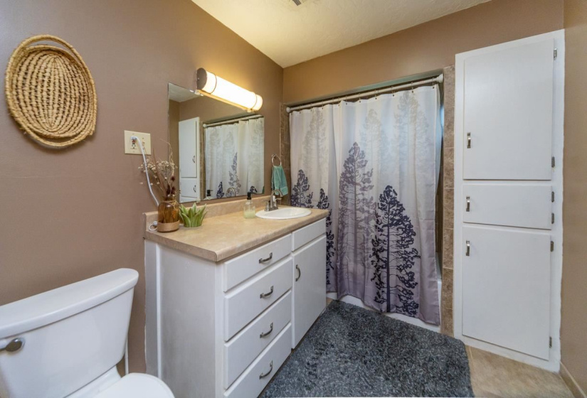 2 Bedrooms Bedrooms, 0 ,1 BathroomBathrooms,Residential,Single Family,3rd,1,133294