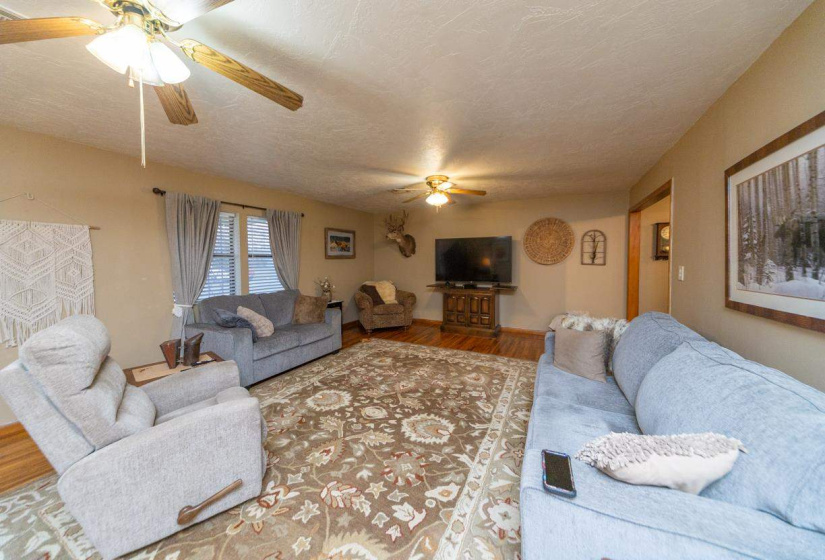 2 Bedrooms Bedrooms, 0 ,1 BathroomBathrooms,Residential,Single Family,3rd,1,133294