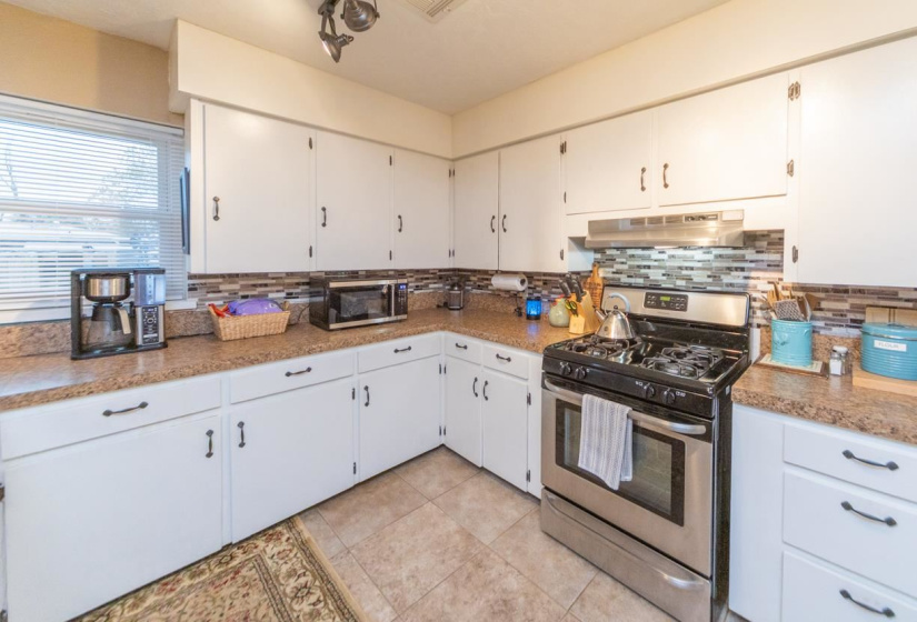 2 Bedrooms Bedrooms, 0 ,1 BathroomBathrooms,Residential,Single Family,3rd,1,133294