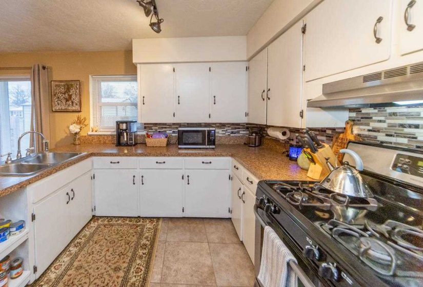 2 Bedrooms Bedrooms, 0 ,1 BathroomBathrooms,Residential,Single Family,3rd,1,133294