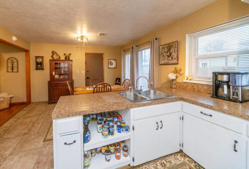 2 Bedrooms Bedrooms, 0 ,1 BathroomBathrooms,Residential,Single Family,3rd,1,133294