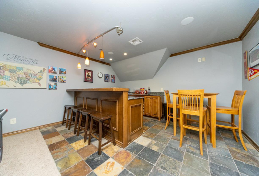 4 Bedrooms Bedrooms, 0 ,3 BathroomsBathrooms,Residential,Single Family,Bluebird Trails,1.5,133295