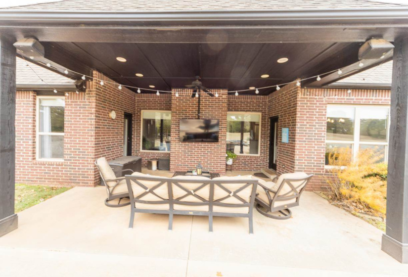 4 Bedrooms Bedrooms, 0 ,3 BathroomsBathrooms,Residential,Single Family,Bluebird Trails,1.5,133295