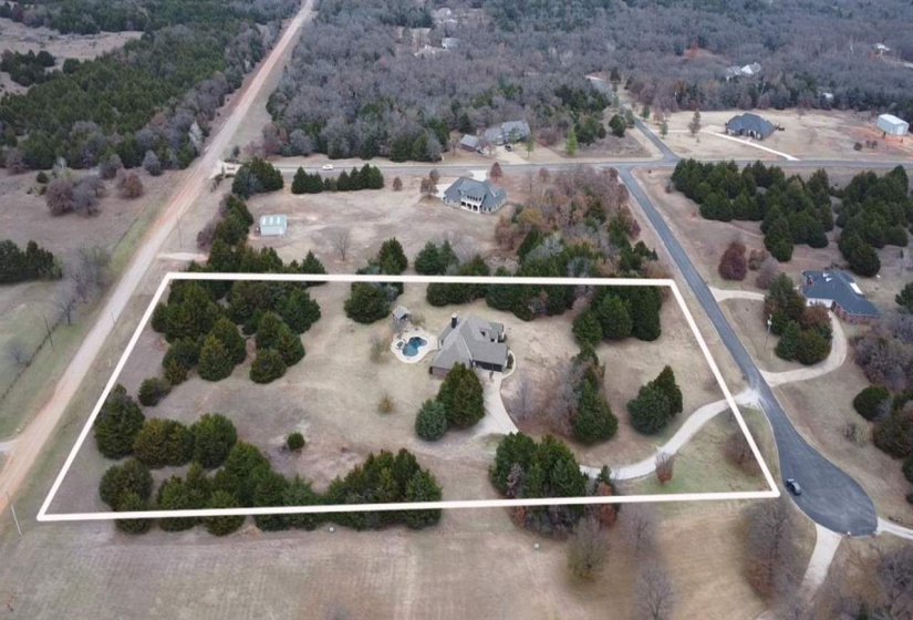 4 Bedrooms Bedrooms, 0 ,3 BathroomsBathrooms,Residential,Single Family,Bluebird Trails,1.5,133295