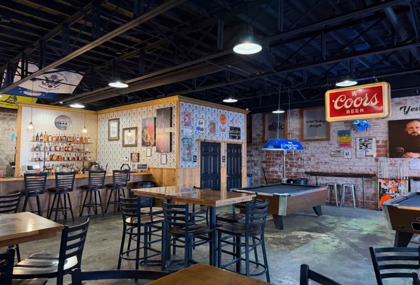 0 , 0 ,21 BathroomsBathrooms,Commercial/industrial,Commercial,5th,1,133296