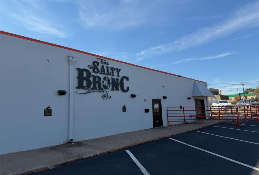 0 , 0 ,21 BathroomsBathrooms,Commercial/industrial,Commercial,5th,1,133296