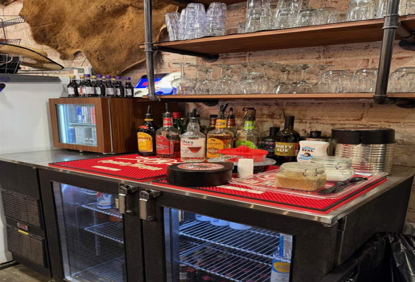 0 , 0 ,21 BathroomsBathrooms,Commercial/industrial,Commercial,5th,1,133296