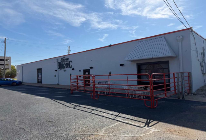 0 , 0 ,21 BathroomsBathrooms,Commercial/industrial,Commercial,5th,1,133296