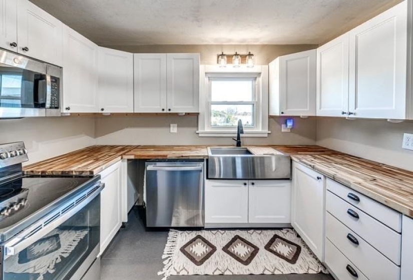 3 Bedrooms Bedrooms, 0 ,2 BathroomsBathrooms,Residential,Single Family,3530,1,133297