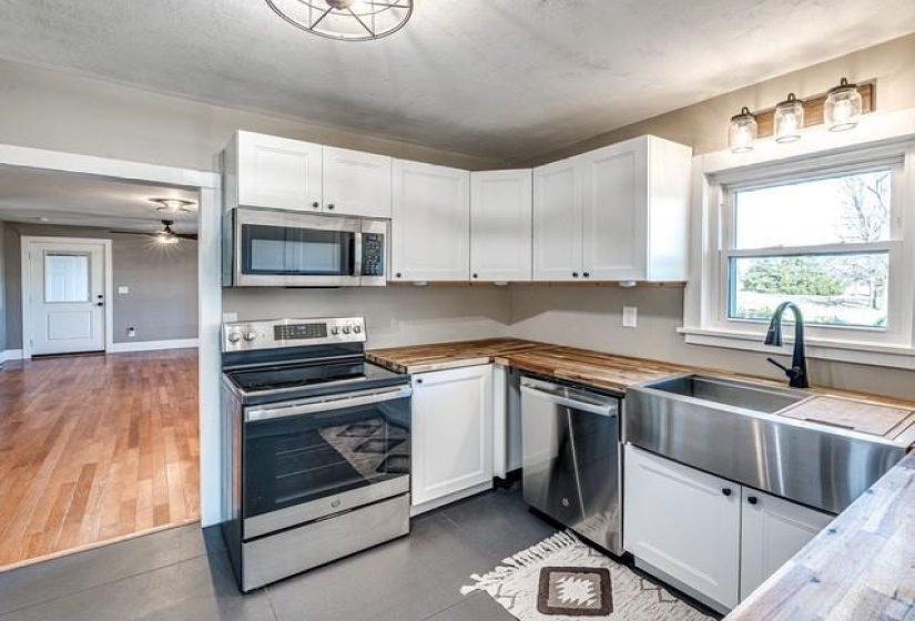 3 Bedrooms Bedrooms, 0 ,2 BathroomsBathrooms,Residential,Single Family,3530,1,133297