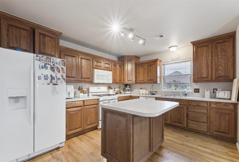 3 Bedrooms Bedrooms, 0 ,2 BathroomsBathrooms,Residential,Single Family,3rd,1,133301