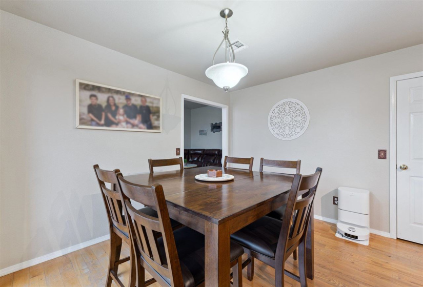 3 Bedrooms Bedrooms, 0 ,2 BathroomsBathrooms,Residential,Single Family,3rd,1,133301