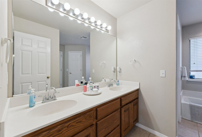 3 Bedrooms Bedrooms, 0 ,2 BathroomsBathrooms,Residential,Single Family,3rd,1,133301