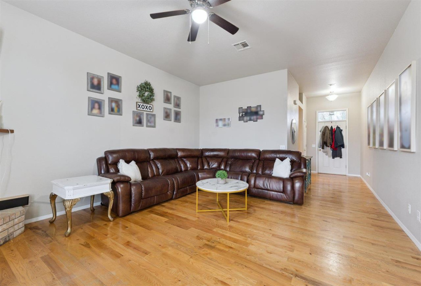 3 Bedrooms Bedrooms, 0 ,2 BathroomsBathrooms,Residential,Single Family,3rd,1,133301