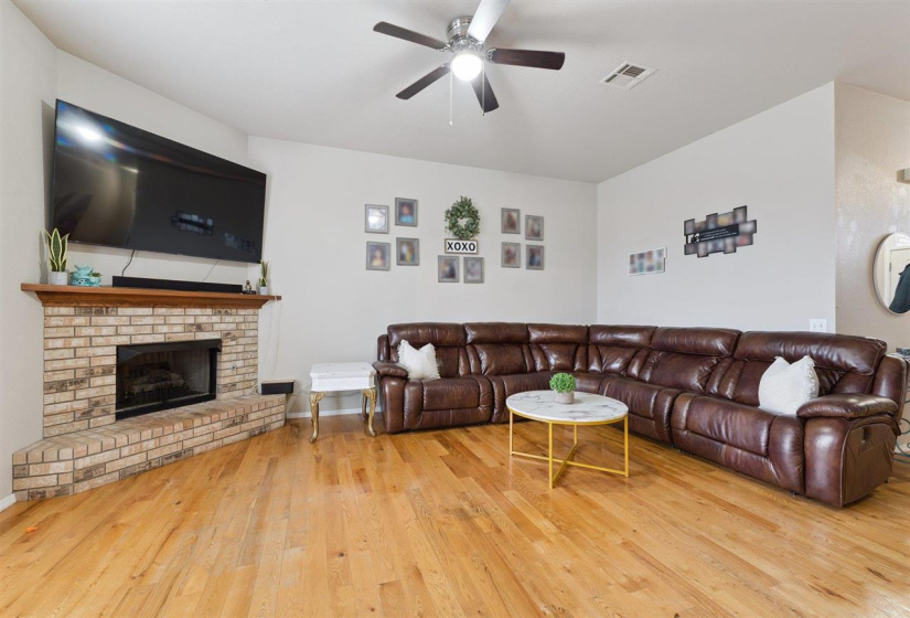 3 Bedrooms Bedrooms, 0 ,2 BathroomsBathrooms,Residential,Single Family,3rd,1,133301