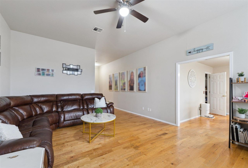 3 Bedrooms Bedrooms, 0 ,2 BathroomsBathrooms,Residential,Single Family,3rd,1,133301