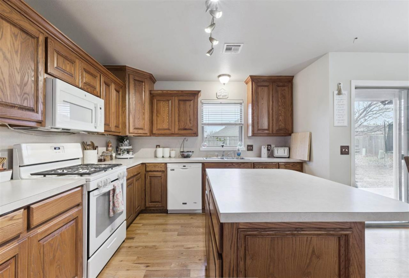 3 Bedrooms Bedrooms, 0 ,2 BathroomsBathrooms,Residential,Single Family,3rd,1,133301