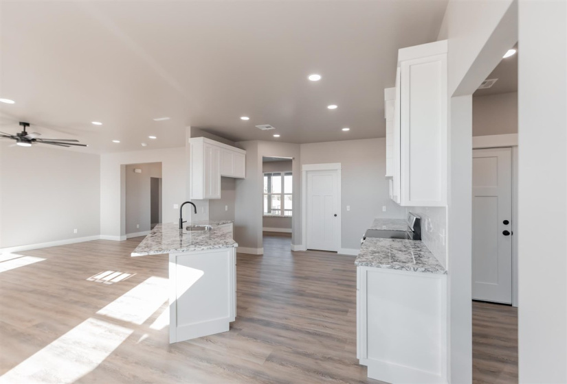 4 Bedrooms Bedrooms, 0 ,3 BathroomsBathrooms,Residential,Single Family,Rebecca,1,133308