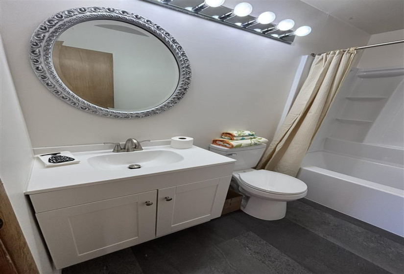 3 Bedrooms Bedrooms, 0 ,2 BathroomsBathrooms,Residential,Single Family,3rd,1,133310