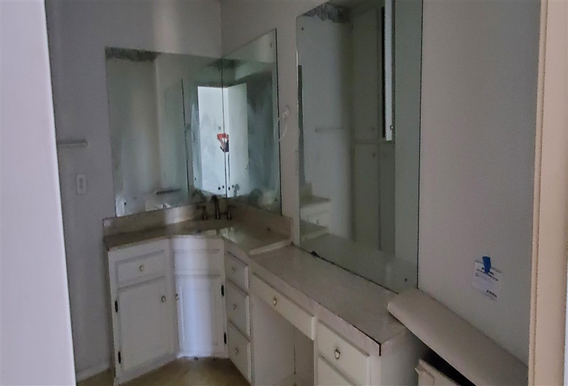 4 Bedrooms Bedrooms, 0 ,3 BathroomsBathrooms,Residential,Single Family,11th,1.5,133314