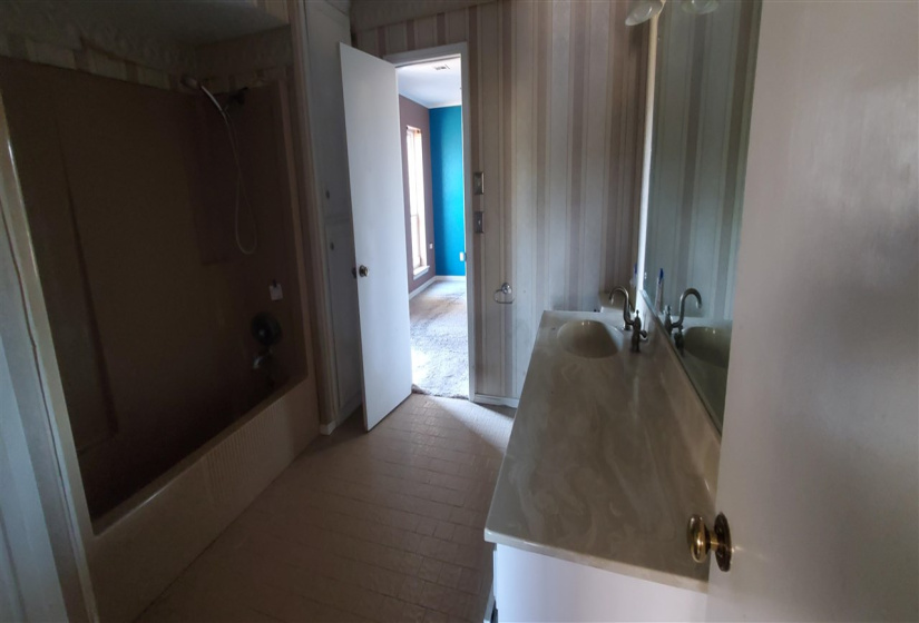 4 Bedrooms Bedrooms, 0 ,3 BathroomsBathrooms,Residential,Single Family,11th,1.5,133314