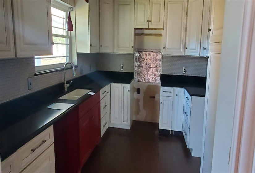 4 Bedrooms Bedrooms, 0 ,3 BathroomsBathrooms,Residential,Single Family,11th,1.5,133314