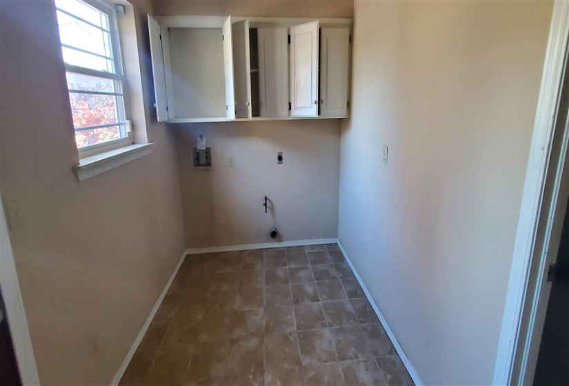 4 Bedrooms Bedrooms, 0 ,3 BathroomsBathrooms,Residential,Single Family,11th,1.5,133314