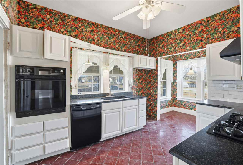 4 Bedrooms Bedrooms, 0 ,2 BathroomsBathrooms,Residential,Single Family,10th,1.5,133316