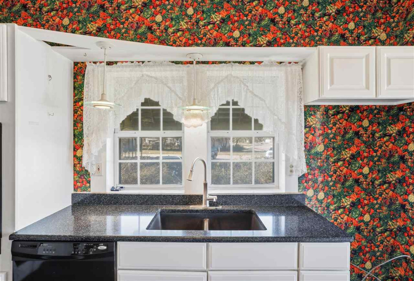 4 Bedrooms Bedrooms, 0 ,2 BathroomsBathrooms,Residential,Single Family,10th,1.5,133316