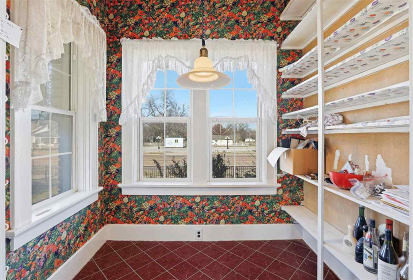 4 Bedrooms Bedrooms, 0 ,2 BathroomsBathrooms,Residential,Single Family,10th,1.5,133316