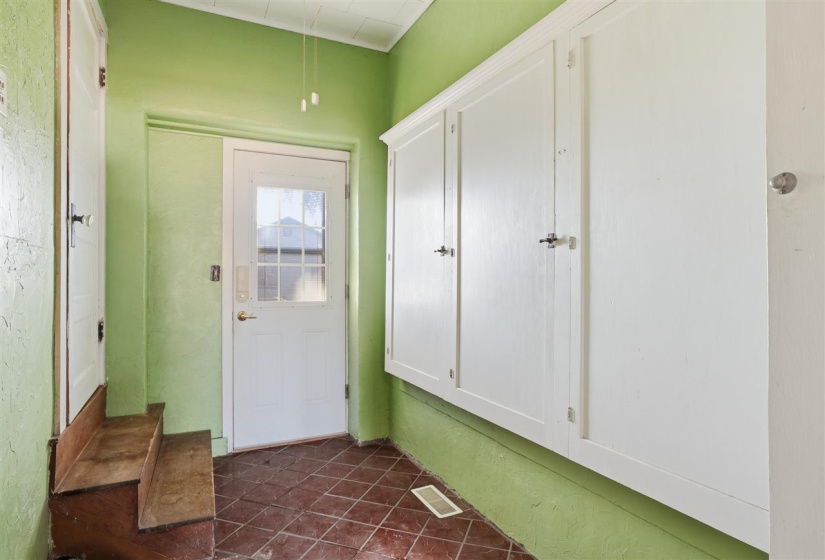 4 Bedrooms Bedrooms, 0 ,2 BathroomsBathrooms,Residential,Single Family,10th,1.5,133316