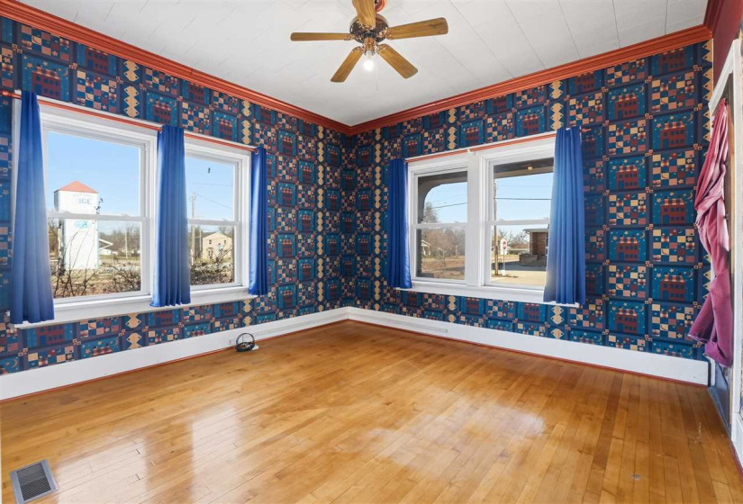 4 Bedrooms Bedrooms, 0 ,2 BathroomsBathrooms,Residential,Single Family,10th,1.5,133316