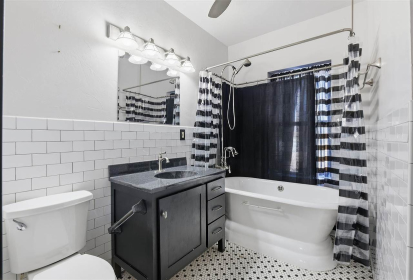 4 Bedrooms Bedrooms, 0 ,2 BathroomsBathrooms,Residential,Single Family,10th,1.5,133316