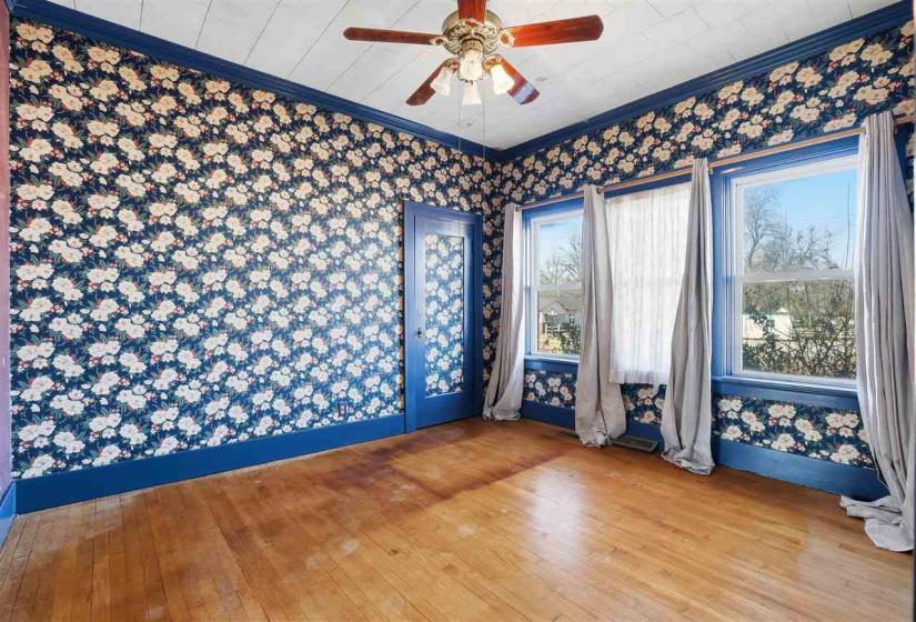 4 Bedrooms Bedrooms, 0 ,2 BathroomsBathrooms,Residential,Single Family,10th,1.5,133316