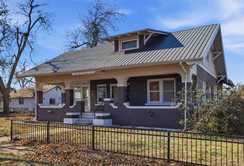 4 Bedrooms Bedrooms, 0 ,2 BathroomsBathrooms,Residential,Single Family,10th,1.5,133316